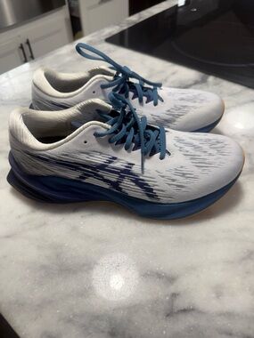 Asics Novablast 3: White Deep Ocean Men’s Size: 9.5